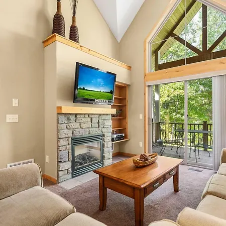 Gull Lake All-Season Getaway With Private Deck